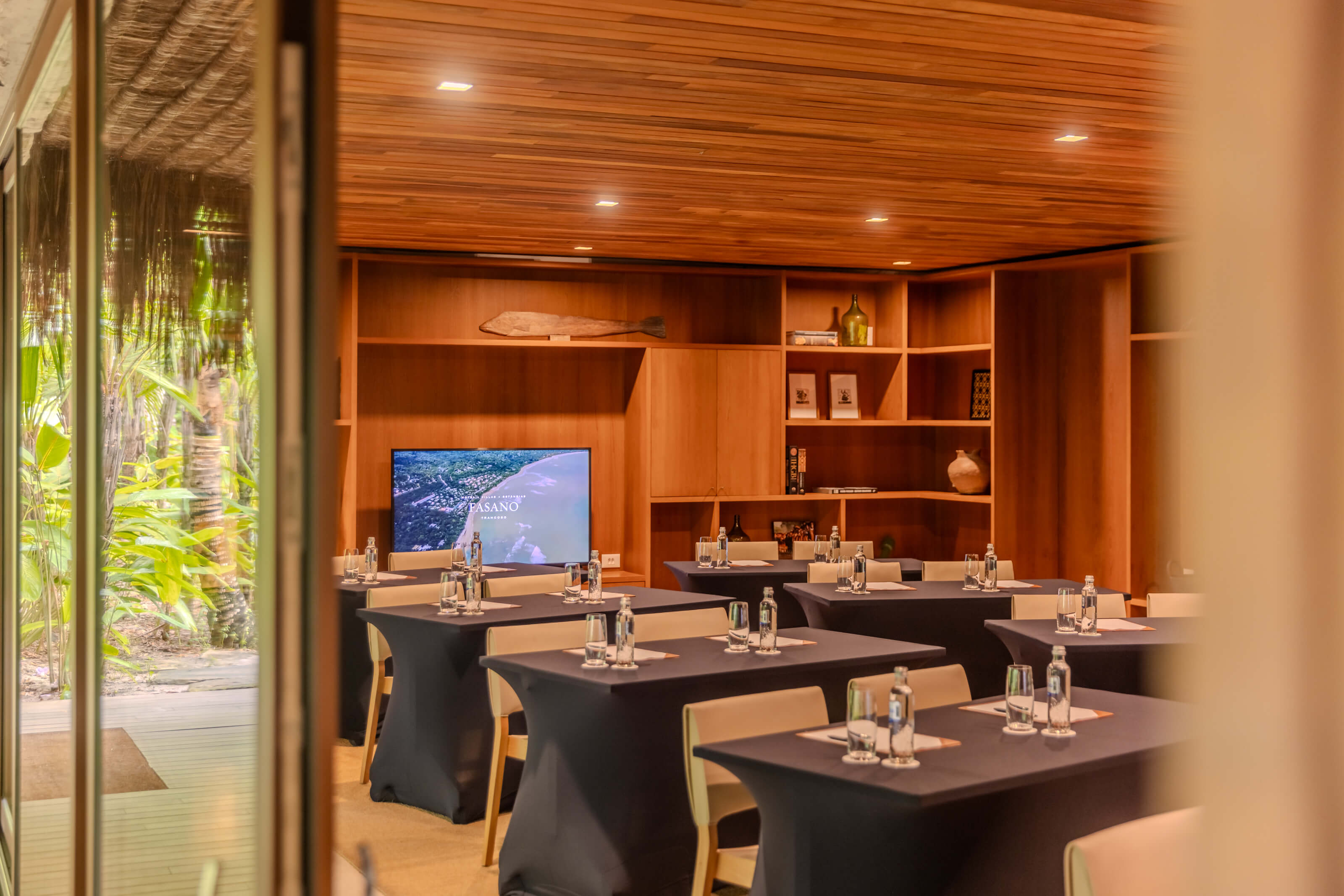 EVENT LOUNGE