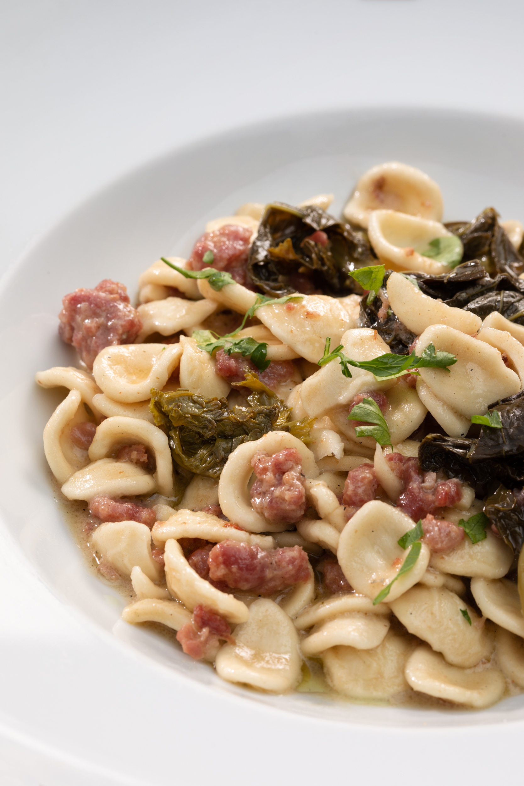 ORECCHIETTE CON BROCCOLI, SALSICCIA E PARMIGIANO