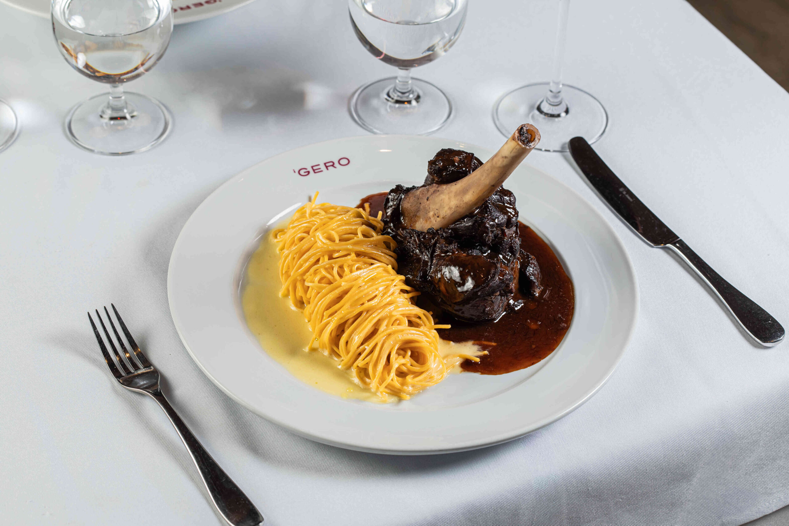 Stinco di Agnello al Forno con Tagliolini Burro e Salvia